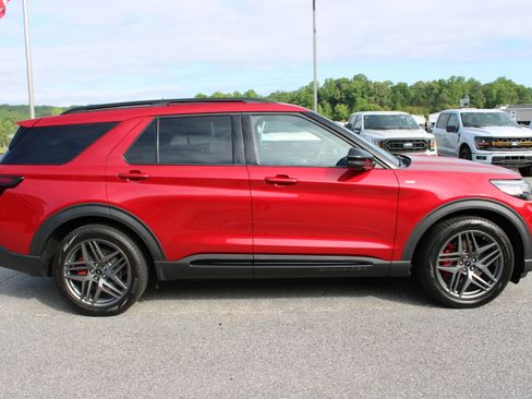 Used 2026 Ford Explorer ST-Line w/ ST-Line Street Pack RWD image 5