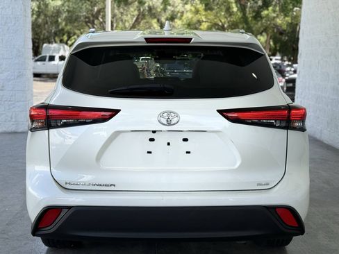 Used 2020 Toyota Highlander XLE FWD image 6