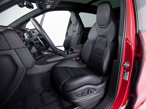 New 2026 Porsche Cayenne GTS image 32