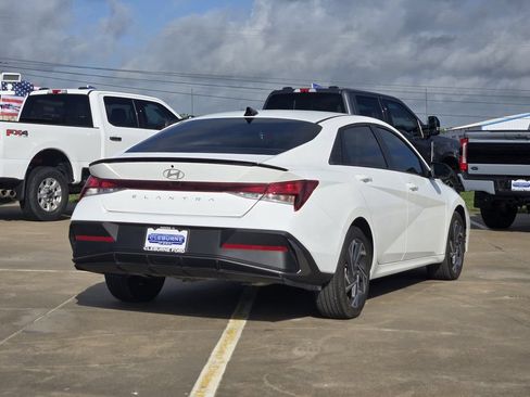 Used 2025 Hyundai Elantra Sport FWD image 5