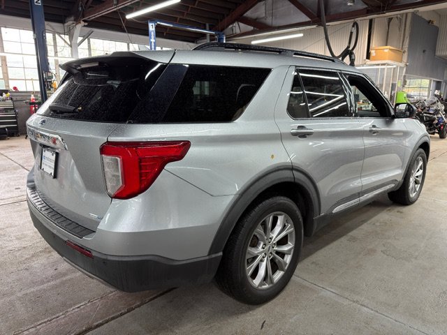 Used 2020 Ford Explorer XLT w/ Equipment Group 202A AWD/4WD image 4