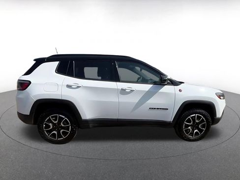 Used 2025 Jeep Compass Trailhawk image 16