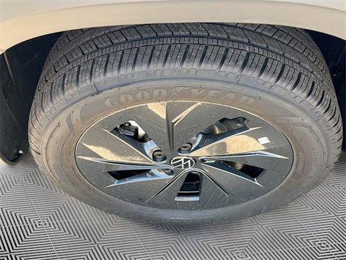 New 2025 Volkswagen Taos S image 28