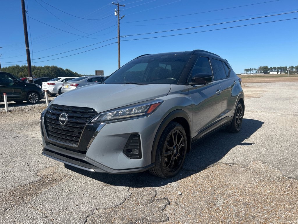 Used 2023 Nissan Kicks SR FWD image 3