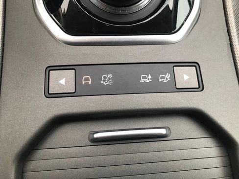 Used 2018 Land Rover Range Rover Evoque image 32