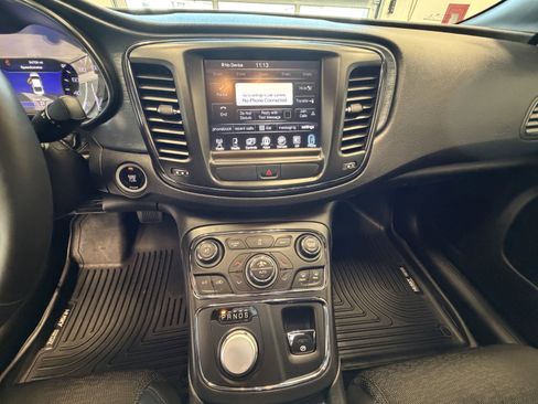Used 2016 Chrysler 200 S w/ Comfort Group image 8