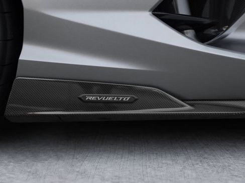 Used 2025 Lamborghini Revuelto AWD/4WD image 13