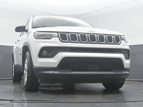 Used 2024 Jeep Compass Latitude AWD/4WD image 55