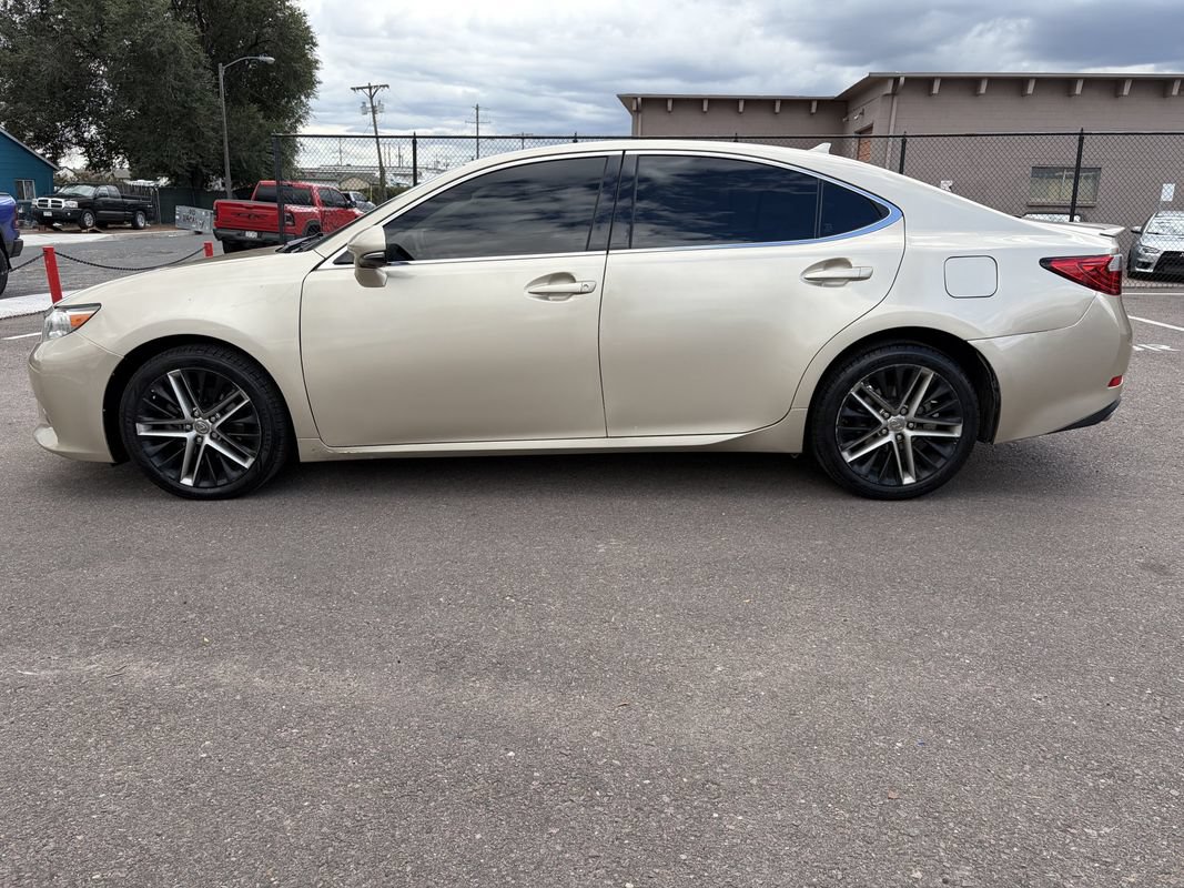 Used 2014 Lexus ES 350 w/ Luxury Package FWD image 4