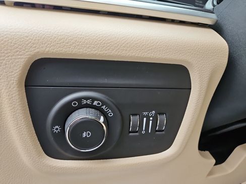 Used 2022 Jeep Grand Cherokee L Limited image 23