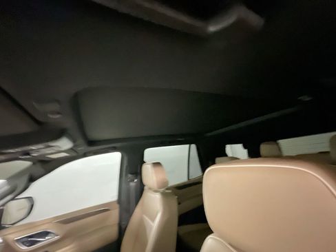 Used 2021 Chevrolet Tahoe Premier w/ Premium Package image 18