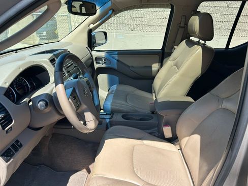 Used 2009 Nissan Frontier LE w/ LE Value Truck Pkg AWD/4WD image 12