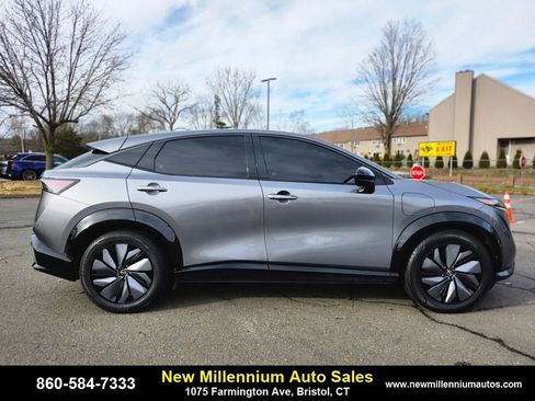 Used 2024 Nissan Ariya AWD image 6
