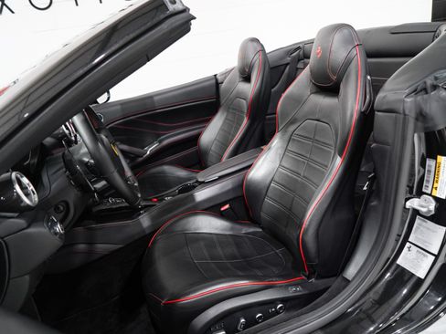 Used 2016 Ferrari California T RWD image 10