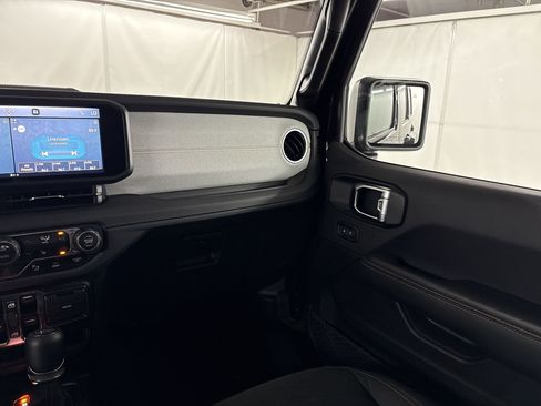 Used 2025 Jeep Wrangler Unlimited Sahara w/ Safety Group AWD/4WD image 30