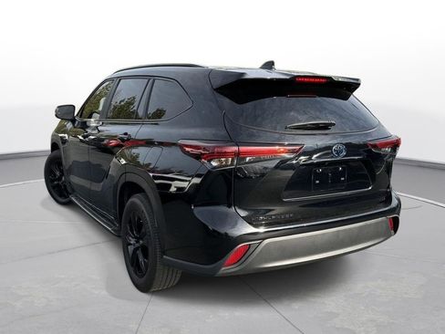 Used 2024 Toyota Highlander XLE image 8