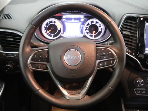 Used 2019 Jeep Cherokee Limited w/ Luxury Group image 3