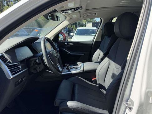 Used 2022 BMW X7 xDrive40i w/ Parking Assistance Package image 13