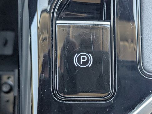 Used 2024 Kia Niro LX image 23