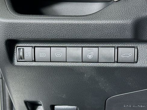 Used 2025 Toyota RAV4 XLE w/ Convenience Package image 17