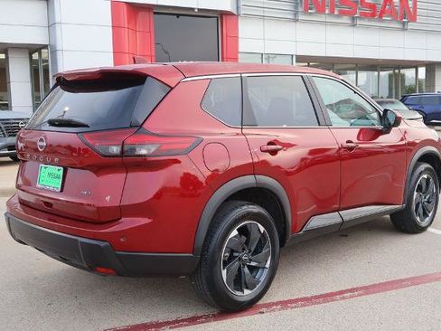 Certified 2025 Nissan Rogue SV AWD/4WD image 6