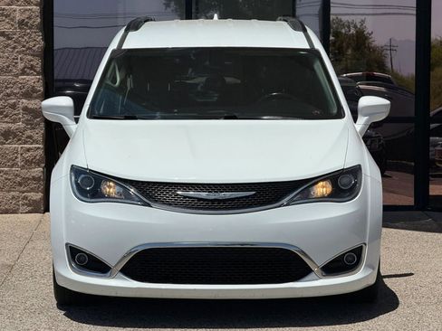 Used 2017 Chrysler Pacifica Touring-L w/ Tire & Wheel Group FWD image 19