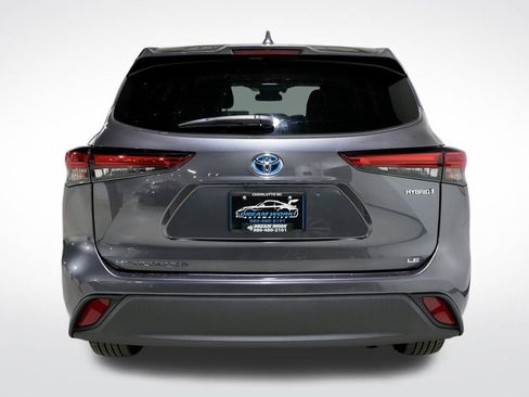 Used 2021 Toyota Highlander LE image 8