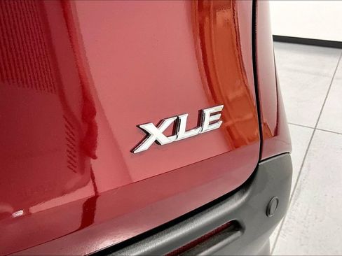 Used 2026 Toyota Sienna XLE FWD image 39