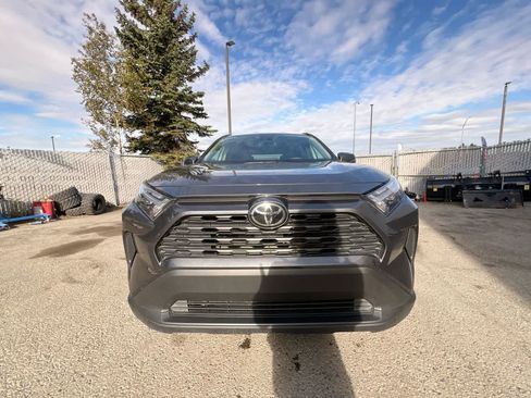 Used 2025 Toyota RAV4 XLE AWD/4WD image 29