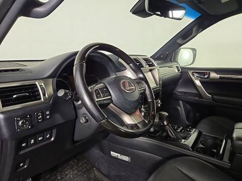 Certified 2020 Lexus GX 460 Luxury w/ Accessory Package AWD/4WD image 17