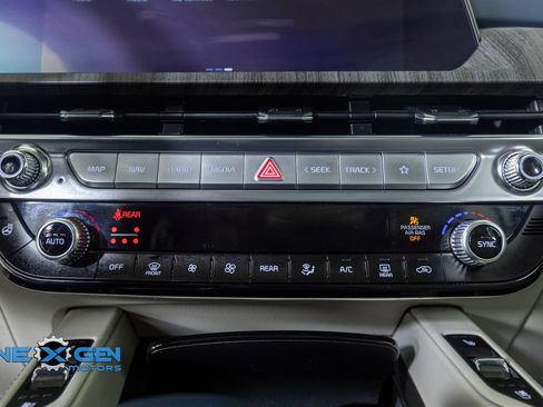 Used 2025 Kia Telluride SX w/ SX Captain's Chair Package AWD/4WD image 22