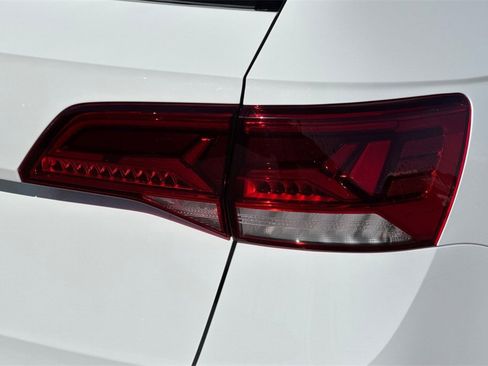 Used 2022 Volkswagen Taos S image 33