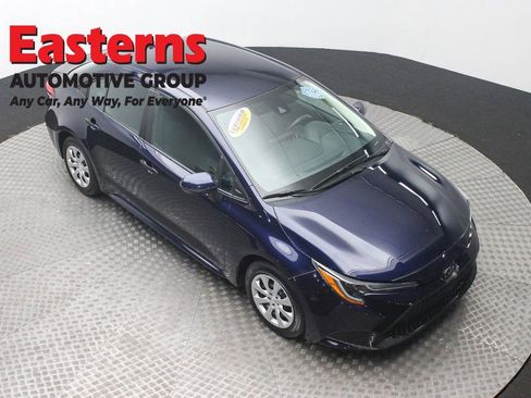 Used 2022 Toyota Corolla LE image 3