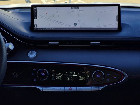 Used 2023 Genesis GV70 3.5T Sport w/ Sport Prestige Package image 39