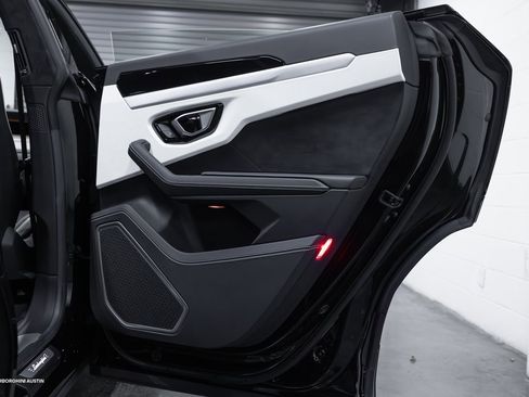 Used 2023 Lamborghini Urus S image 42