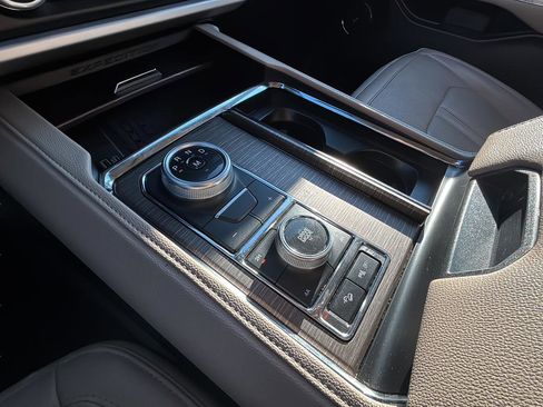 Used 2024 Ford Expedition Limited image 35