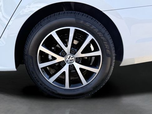 Used 2017 Volkswagen Jetta SE image 14