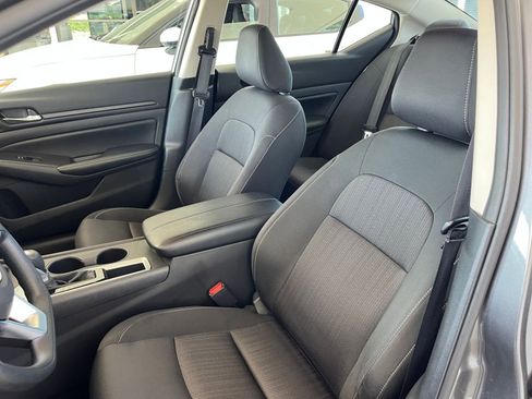 Used 2025 Nissan Altima 2.5 SV FWD image 28