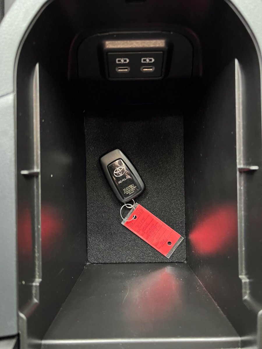 Used 2025 Toyota RAV4 SE AWD/4WD image 39