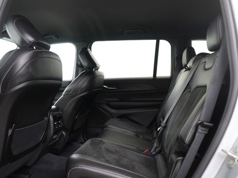 Used 2024 Jeep Grand Cherokee L Laredo image 20