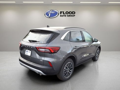 Used 2023 Ford Escape SE FWD image 2