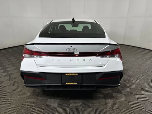 Used 2025 Hyundai Elantra Sport image 4