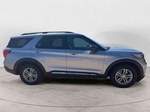 Used 2024 Ford Explorer XLT w/ Equipment Group 202A AWD/4WD image 4