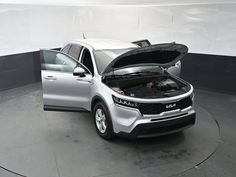 Certified 2022 Kia Sorento LX FWD image 17