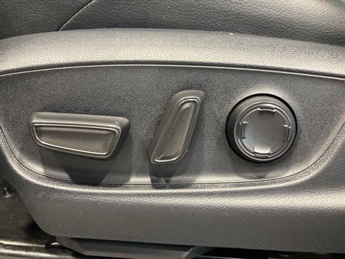 Used 2024 Toyota Tacoma Limited image 14