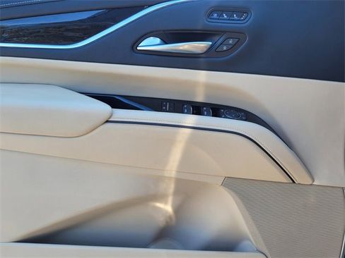Used 2024 Cadillac Escalade Premium Luxury image 16