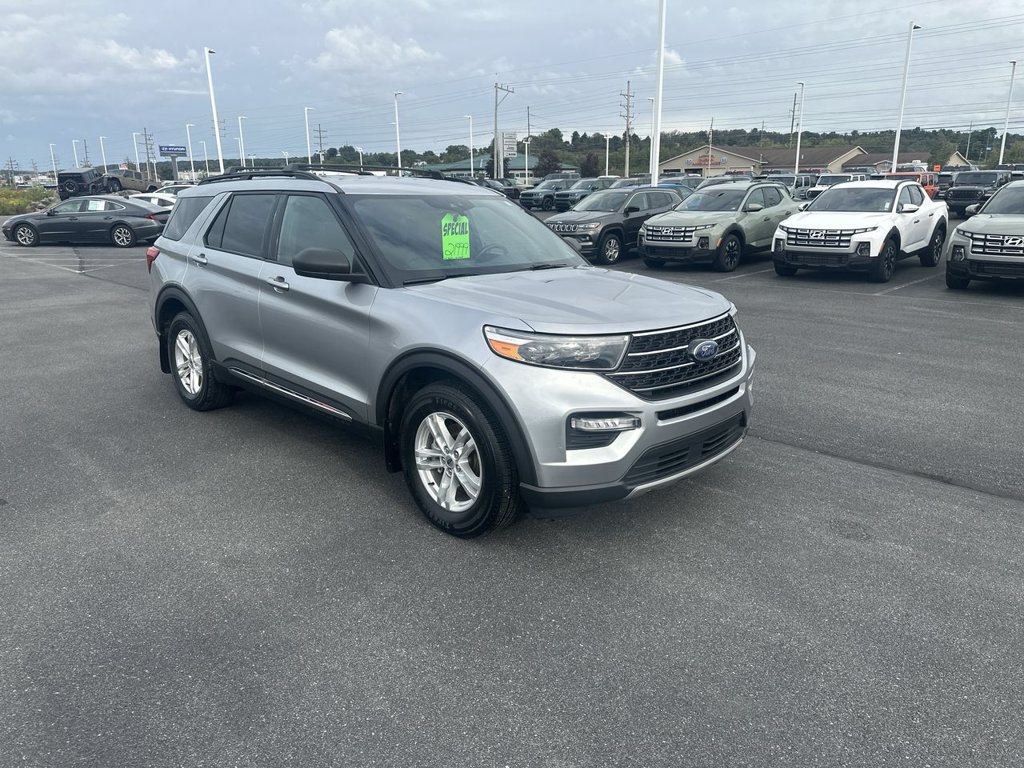 Used 2020 Ford Explorer XLT w/ Equipment Group 202A AWD/4WD image 2