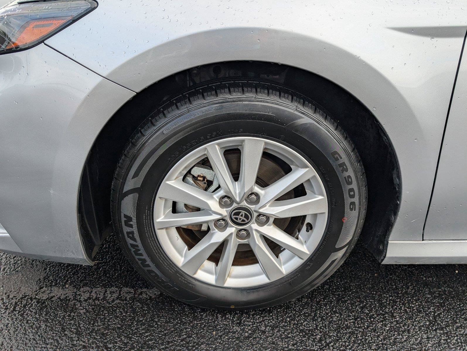 Used 2025 Toyota Camry LE FWD image 11