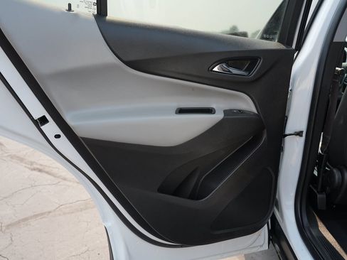 Used 2020 Chevrolet Equinox LS AWD/4WD image 19