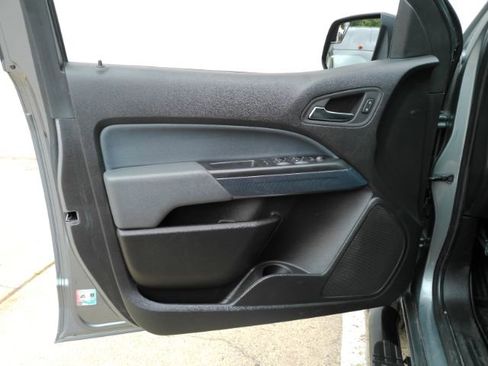 Used 2022 Chevrolet Colorado Z71 AWD/4WD image 11